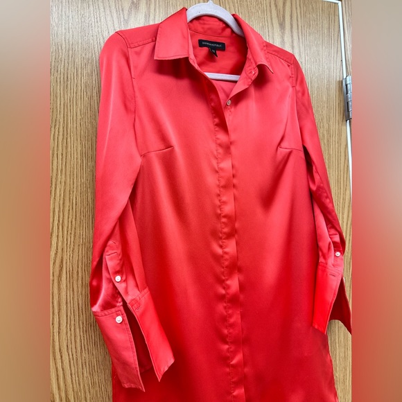 Banana Republic satin dress, Size XS but fits like a small. - Picture 2 of 2